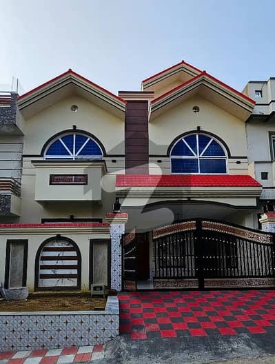 جی ۔ 13 اسلام آباد میں 5 کمروں کا 7 مرلہ مکان 6.4 کروڑ میں برائے فروخت۔