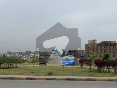 10 MARLA IDEAL LOCATION FOR SALE