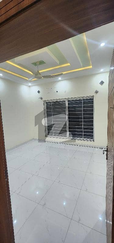 بحریہ ٹاؤن فیز 8 بحریہ ٹاؤن راولپنڈی,راولپنڈی میں 5 کمروں کا 7 مرلہ مکان 90.0 ہزار میں کرایہ پر دستیاب ہے۔