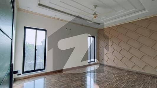 لیک سٹی میڈوز لاہور میں 2 کمروں کا 1 کنال زیریں پورشن 1.1 لاکھ میں کرایہ پر دستیاب ہے۔