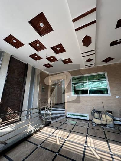 ریگی ماڈل ٹاؤن پشاور میں 5 کمروں کا 5 مرلہ زیریں پورشن 65.0 ہزار میں کرایہ پر دستیاب ہے۔