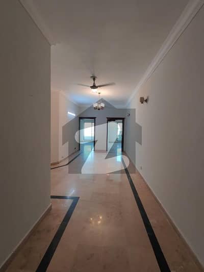 الصفہ ہائٹس ایف ۔ 11 مرکز,ایف ۔ 11,اسلام آباد میں 2 کمروں کا 8 مرلہ فلیٹ 2.85 کروڑ میں برائے فروخت۔