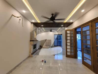 10 MARLA HOUSE WITH BASEMENT FOR SALE IN LAKE CITY