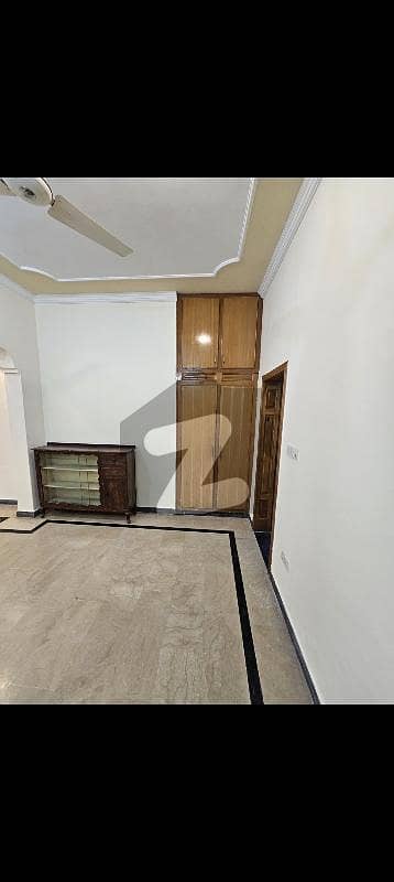 جی ۔ 13 اسلام آباد میں 6 کمروں کا 10 مرلہ مکان 2.6 لاکھ میں کرایہ پر دستیاب ہے۔