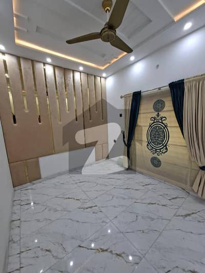 ڈی سی کالونی گوجرانوالہ میں 4 کمروں کا 5 مرلہ مکان 2.25 کروڑ میں برائے فروخت۔