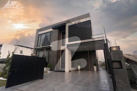 ڈی ایچ اے فیز 7 - بلاک وائے فیز 7,ڈیفنس (ڈی ایچ اے),لاہور میں 5 کمروں کا 1 کنال مکان 7.75 کروڑ میں برائے فروخت۔