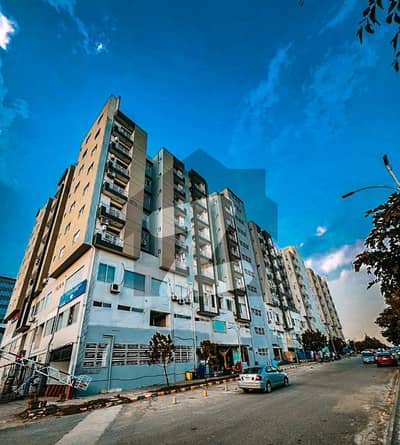 For Sale: 4-Bedroom Covered Flat with Main Road Facing Gallery Diamond Mall, Gulberg Greens