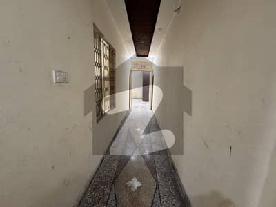 سیٹلائٹ ٹاؤن - 6 ویں روڈ سیٹیلائیٹ ٹاؤن - بلاک ڈی,سیٹیلائیٹ ٹاؤن,راولپنڈی میں 4 کمروں کا 2 مرلہ مکان 1.5 کروڑ میں برائے فروخت۔