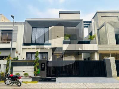 بحریہ ٹاؤن رفیع بلاک بحریہ ٹاؤن سیکٹر ای,بحریہ ٹاؤن,لاہور میں 5 کمروں کا 10 مرلہ مکان 5.9 کروڑ میں برائے فروخت۔