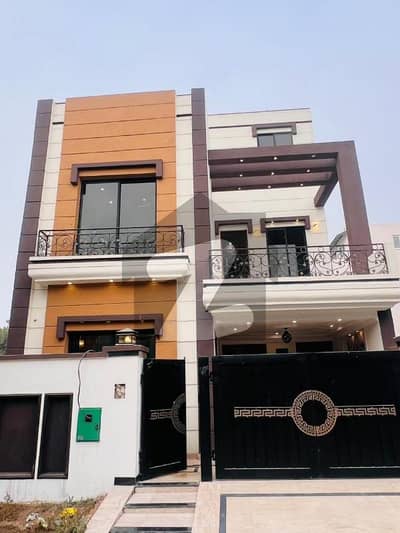 بحریہ آرچرڈ لاہور میں 3 کمروں کا 5 مرلہ مکان 1.9 کروڑ میں برائے فروخت۔