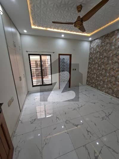 ڈی سی کالونی گوجرانوالہ میں 3 کمروں کا 5 مرلہ مکان 2.25 کروڑ میں برائے فروخت۔