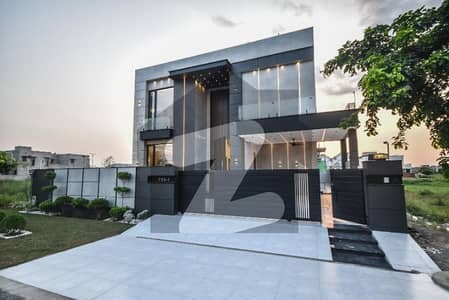 ڈی ایچ اے فیز 6 ڈیفنس (ڈی ایچ اے),لاہور میں 5 کمروں کا 1 کنال مکان 7.5 کروڑ میں برائے فروخت۔