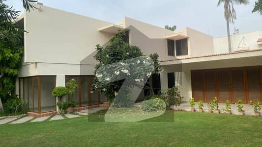 ڈی ایچ اے فیز 4 ڈی ایچ اے ڈیفینس,کراچی میں 5 کمروں کا 2 کنال مکان 8.0 لاکھ میں کرایہ پر دستیاب ہے۔