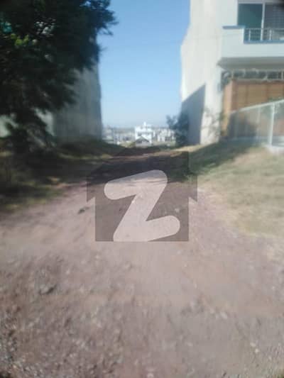 آئی ۔ 11 اسلام آباد میں 6 مرلہ رہائشی پلاٹ 2.1 کروڑ میں برائے فروخت۔