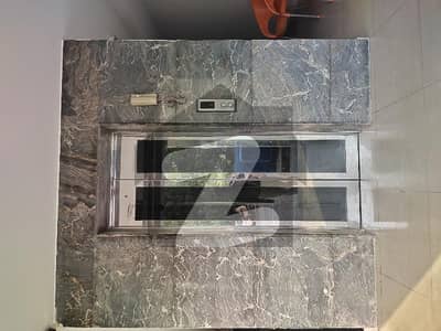 ڈی ایچ اے فیز 8 ڈیفنس (ڈی ایچ اے),لاہور میں 1 کنال عمارت 80.0 لاکھ میں کرایہ پر دستیاب ہے۔