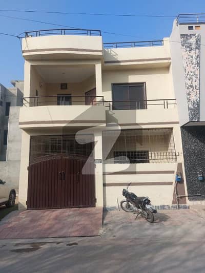 Personal Construction 4 Marla Double Storey Wide Road, Park Facing Used House for Sale in Johar Town Lahore
