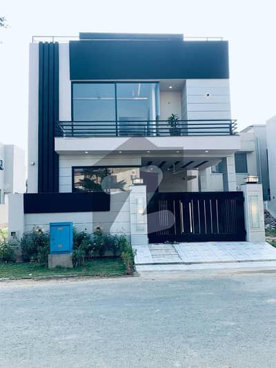 Stunning 5-Marla Luxury Bungalow for Rent in DHA 9-Town Featuring 3 Master Bedrooms with Attached Baths, Spacious Drawing & Dining, TV Lounge, Company Kitchen, and a Lush Green Lawn Perfect Blend of Modern Comfort & Timeless Elegance!