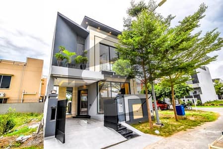 5 Marla Top Quality Ultra Modern Luxury Villa For Sale In DHA 9 Town
