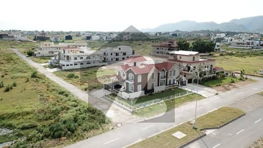 BEAUTIFUL PLOT FOR SALE ON MARGALLA FACING