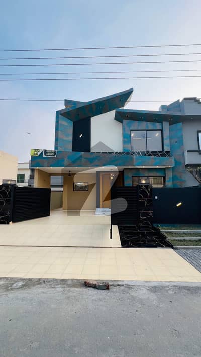 10 Marla Most Beautiful House For Sale In Central Park Lahore  With Unique Elevation