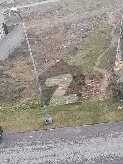 ڈی ایچ اے فیز 10 ڈیفنس (ڈی ایچ اے),لاہور میں 8 مرلہ کمرشل پلاٹ 4.1 کروڑ میں برائے فروخت۔