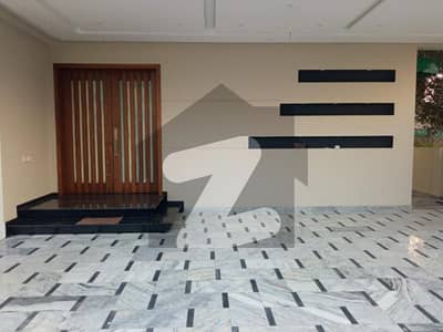 ایچیسن سوسائٹی لاہور میں 8 کمروں کا 1 کنال مکان 2.25 لاکھ میں کرایہ پر دستیاب ہے۔