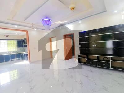 نیسپاک ہاؤسنگ سوسائٹی فیز 3 - بلاک اے نیسپاک سکیم فیز 3,ڈیفینس روڈ,لاہور میں 5 کمروں کا 9 مرلہ مکان 3.6 کروڑ میں برائے فروخت۔