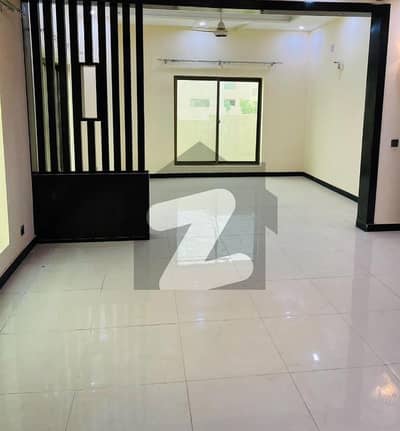 3Bed DDL 125 sq yd Villa FOR SALE at Precicnt-11B (All Amenities Nearby) Heighted Location Investor Rates