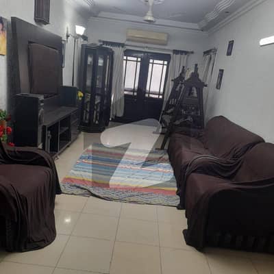 کلفٹن ۔ بلاک 9 کلفٹن,کراچی میں 3 کمروں کا 10 مرلہ فلیٹ 4.0 کروڑ میں برائے فروخت۔