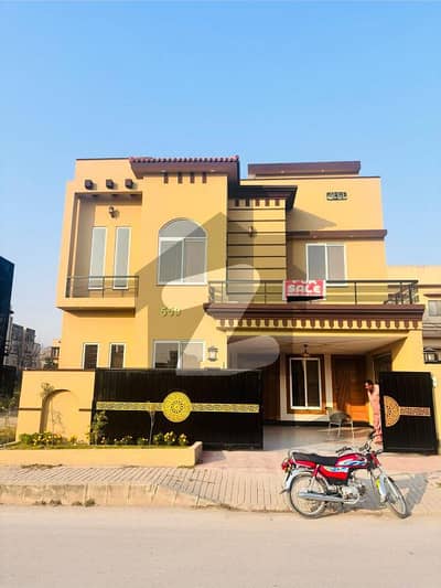 بحریہ ٹاؤن فیز 8 ۔ ابو بکر بلاک بحریہ ٹاؤن فیز 8 ۔ سفاری ویلی,بحریہ ٹاؤن فیز 8,بحریہ ٹاؤن راولپنڈی,راولپنڈی میں 5 کمروں کا 7 مرلہ مکان 3.3 کروڑ میں برائے فروخت۔