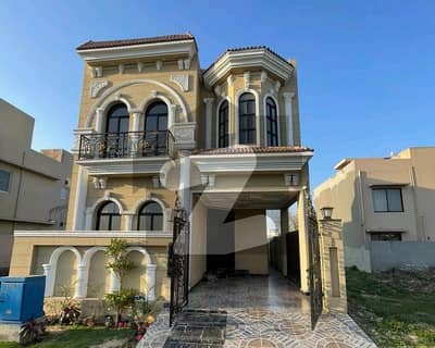 ڈی ایچ اے 9 ٹاؤن ۔ بلاک اے ڈی ایچ اے 9 ٹاؤن,ڈیفنس (ڈی ایچ اے),لاہور میں 3 کمروں کا 5 مرلہ مکان 2.5 کروڑ میں برائے فروخت۔ ڈی ایچ اے 9 ٹاؤن ۔ بلاک اے ڈی ایچ اے 9 ٹاؤن,ڈیفنس (ڈی ایچ اے),لاہور میں 3 کمروں کا 5 مرلہ مکان 2.5 کروڑ میں برائے فروخت۔