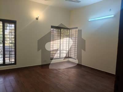 ڈی ایچ اے فیز 3 ڈیفنس (ڈی ایچ اے),لاہور میں 4 کمروں کا 10 مرلہ مکان 1.5 لاکھ میں کرایہ پر دستیاب ہے۔ ڈی ایچ اے فیز 3 ڈیفنس (ڈی ایچ اے),لاہور میں 4 کمروں کا 10 مرلہ مکان 1.5 لاکھ میں کرایہ پر دستیاب ہے۔