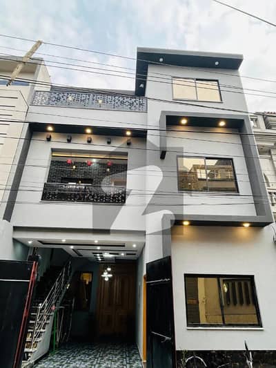 ارباب سبز علی خان ٹاؤن ایگزیکٹو لاجز ارباب سبز علی خان ٹاؤن,ورسک روڈ,پشاور میں 7 کمروں کا 5 مرلہ مکان 2.4 کروڑ میں برائے فروخت۔