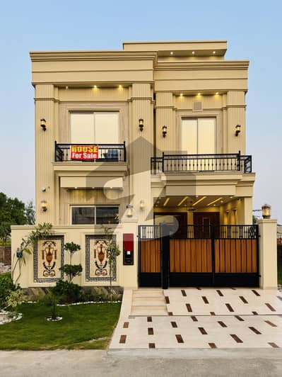 5 Marla Classic House Near To Park