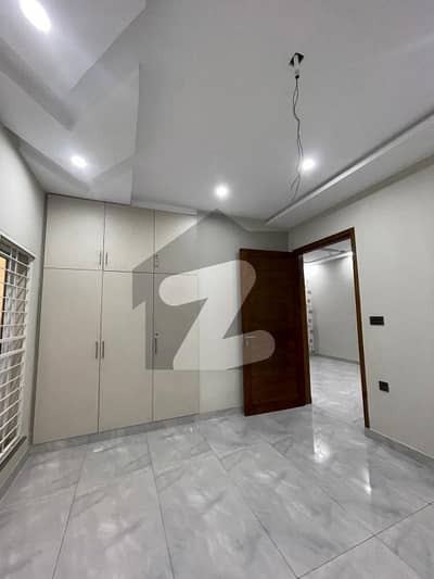 Prime Location 5 Marla House For sale In Rs. 18500000 Only