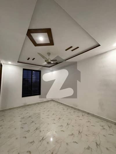 A Prime Location House Of 10 Marla In Park View City