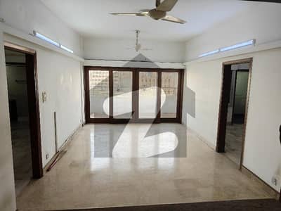 کلفٹن ۔ بلاک 7 کلفٹن,کراچی میں 3 کمروں کا 7 مرلہ فلیٹ 4.5 کروڑ میں برائے فروخت۔