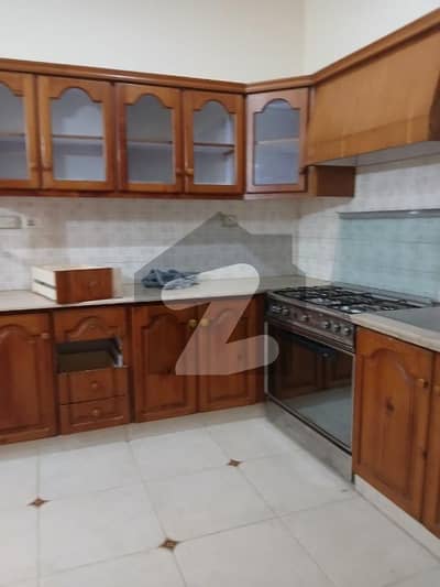 ڈی ایچ اے فیز 6 ڈی ایچ اے ڈیفینس,کراچی میں 4 کمروں کا 1 کنال بالائی پورشن 2.5 لاکھ میں کرایہ پر دستیاب ہے۔