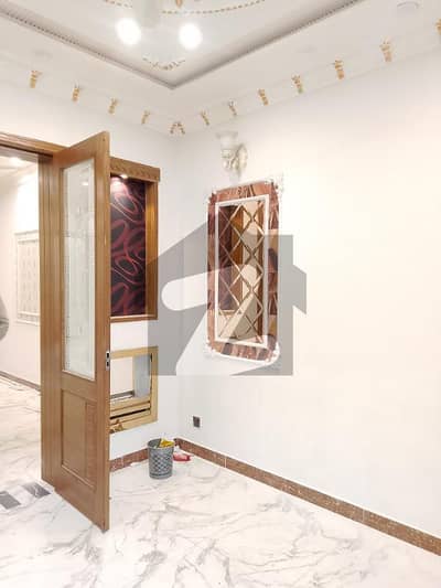 جوہر ٹاؤن فیز 2 - بلاک جے2 جوہر ٹاؤن فیز 2,جوہر ٹاؤن,لاہور میں 7 کمروں کا 5 مرلہ مکان 2.0 لاکھ میں کرایہ پر دستیاب ہے۔