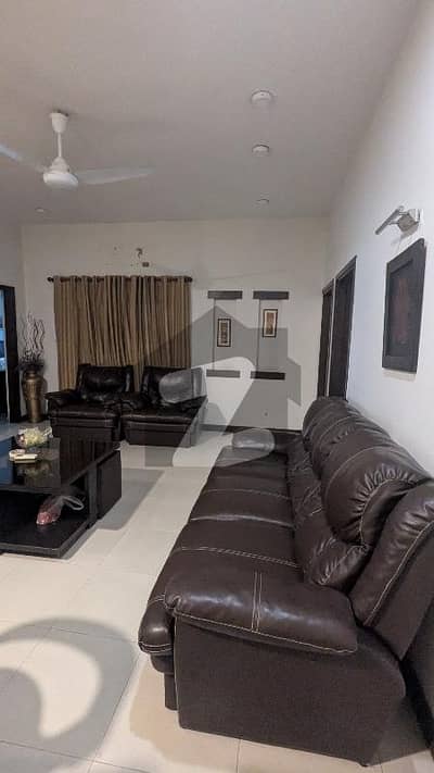 کلفٹن ۔ بلاک 9 کلفٹن,کراچی میں 3 کمروں کا 8 مرلہ فلیٹ 1.9 لاکھ میں کرایہ پر دستیاب ہے۔