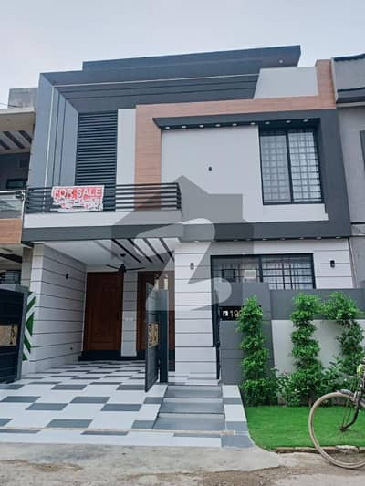 5 MARLA BRAND NEW MODERN HOUSE AVAILABLE FOR SALE IN CLOSE TO EDEN BOULEVARD HOUSING SOCIETY