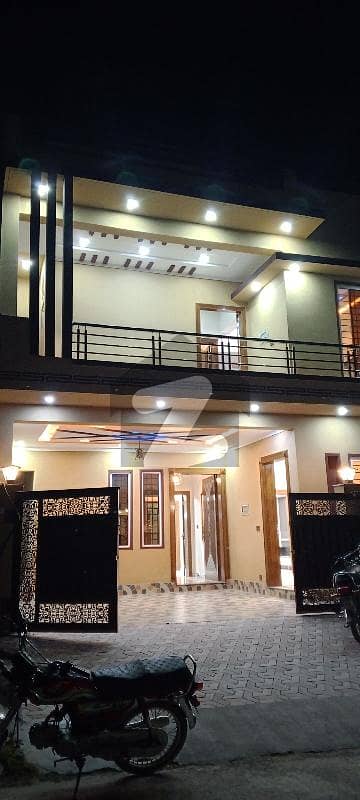 جناح گارڈنز فیز 1 جناح گارڈنز,ایف ای سی ایچ ایس,اسلام آباد میں 4 کمروں کا 7 مرلہ مکان 3.4 کروڑ میں برائے فروخت۔