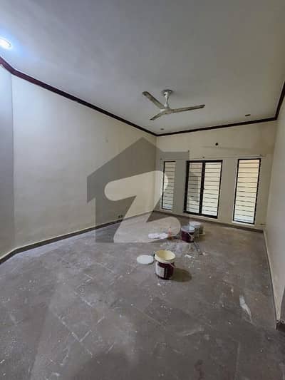 ٹاپ سٹی 1 اسلام آباد میں 3 کمروں کا 10 مرلہ فلیٹ 2.5 کروڑ میں برائے فروخت۔