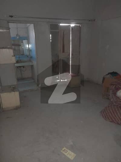 سکیم 33 کراچی میں 4 کمروں کا 12 مرلہ فلیٹ 1.2 کروڑ میں برائے فروخت۔