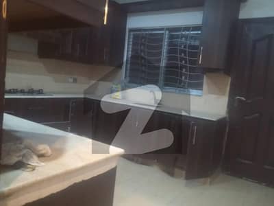 ڈی ایچ اے فیز 4 ڈیفنس (ڈی ایچ اے),لاہور میں 2 کمروں کا 1 کنال بالائی پورشن 1.0 لاکھ میں کرایہ پر دستیاب ہے۔