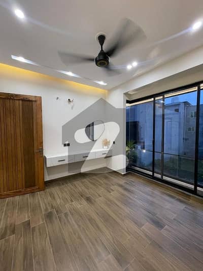 ڈی ایچ اے 9 ٹاؤن ۔ بلاک اے ڈی ایچ اے 9 ٹاؤن,ڈیفنس (ڈی ایچ اے),لاہور میں 3 کمروں کا 5 مرلہ مکان 95.0 ہزار میں کرایہ پر دستیاب ہے۔