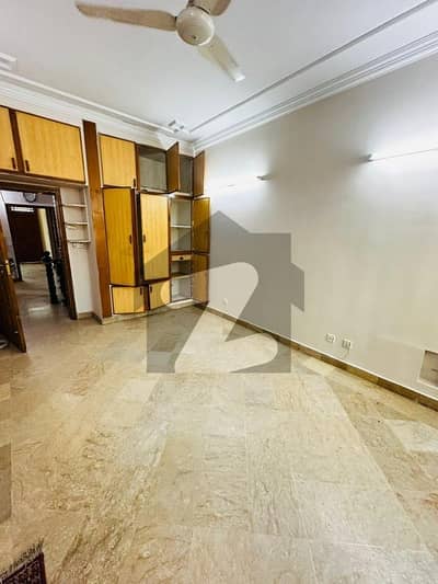 8 Marla Lower Portion For rent In G-11/1 Islamabad