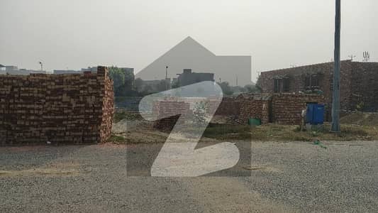 ڈی ایچ اے فیز 7 - بلاک کیو فیز 7,ڈیفنس (ڈی ایچ اے),لاہور میں 2 کنال رہائشی پلاٹ 7.25 کروڑ میں برائے فروخت۔