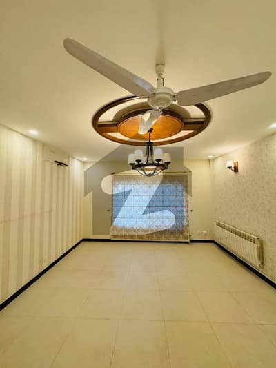 ڈی ۔ 12 اسلام آباد میں 3 کمروں کا 14 مرلہ زیریں پورشن 1.3 لاکھ میں کرایہ پر دستیاب ہے۔