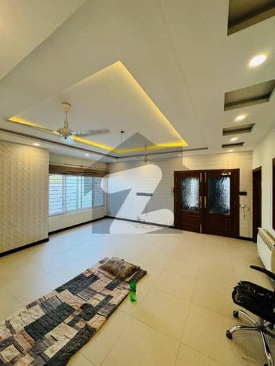 ڈی ۔ 12 اسلام آباد میں 3 کمروں کا 14 مرلہ زیریں پورشن 1.3 لاکھ میں کرایہ پر دستیاب ہے۔